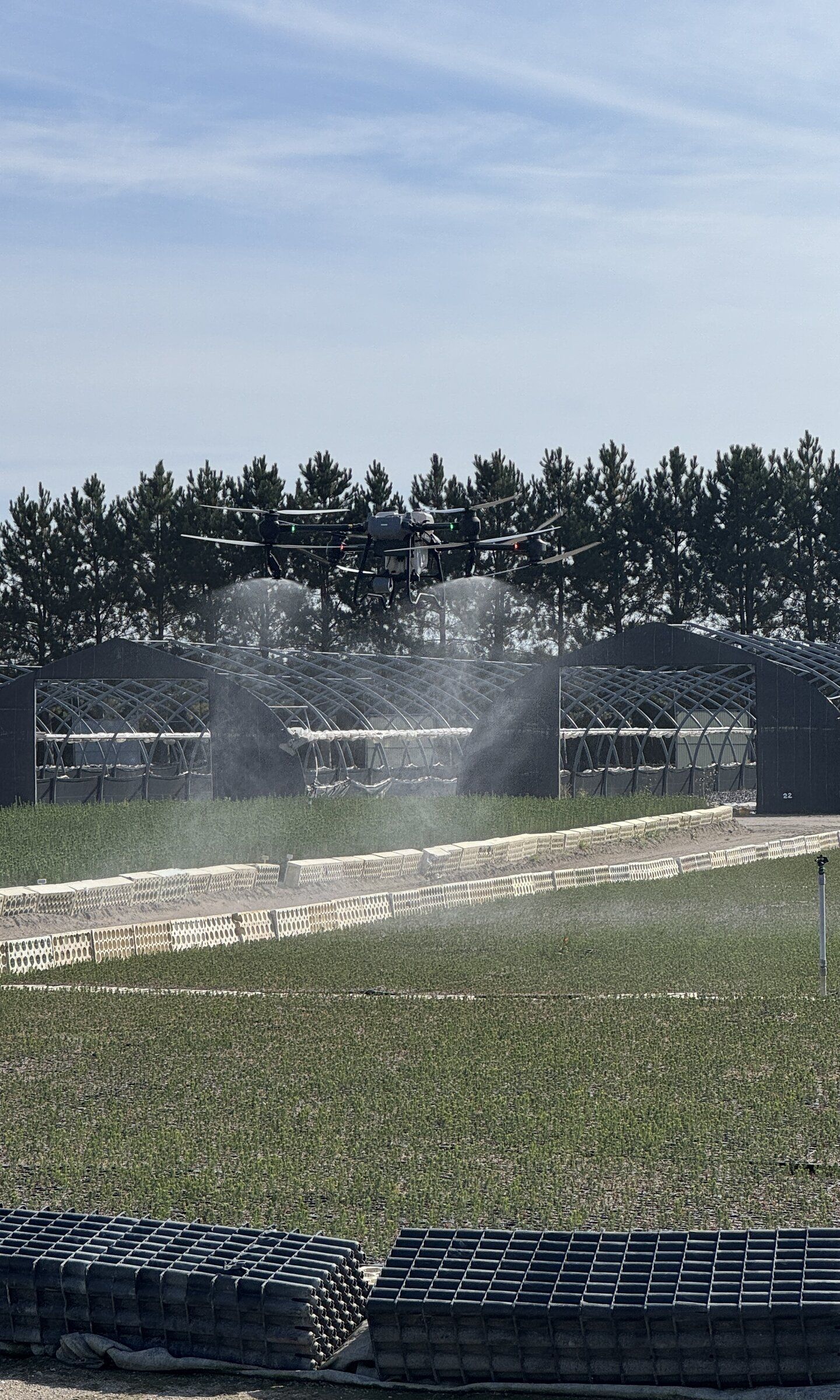 Drone survolant les champs de production de la Pépinière Boucher
